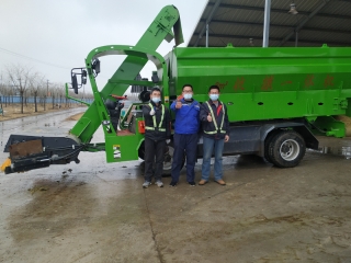 河北省石家莊中元牧業收撒一體機